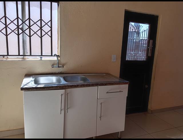 2 BEDROOM FREEHOLD FOR SALE IN VOSLOORUS